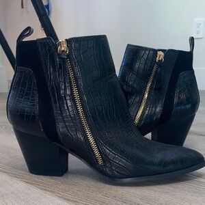 Bella Vita Black Croc-Patterned Ankle Boots